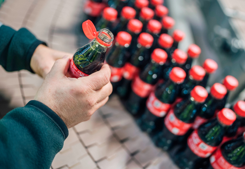 Coca-Cola PET-Einwegflasche mit Lass-mich-dran-Deckel  