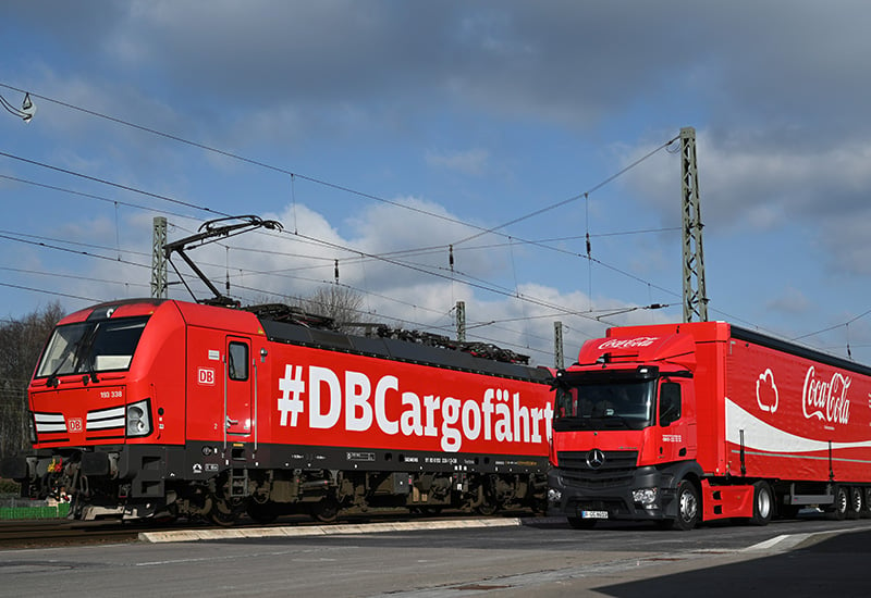 Coca-Cola und DB Cargo: Auf Langstrecken werden Getränke auch über die Schiene transportiert