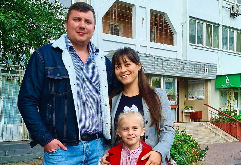 Valentin Batrakin mit seiner Frau Lidia und seiner Tochter Kira in Kiew